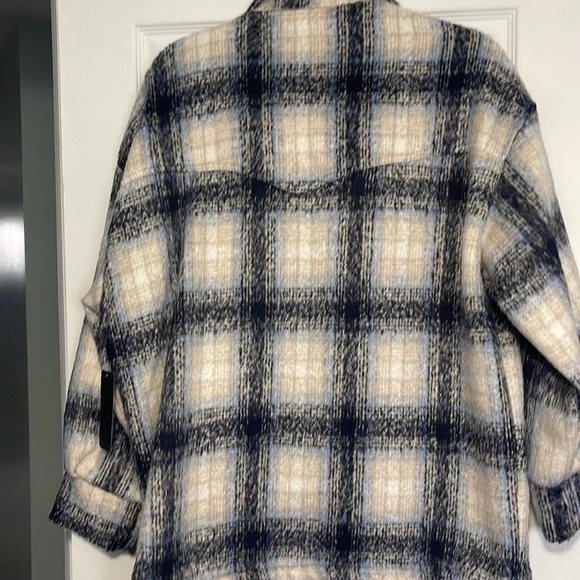 NWT women’s shacket - Picture 6 of 9